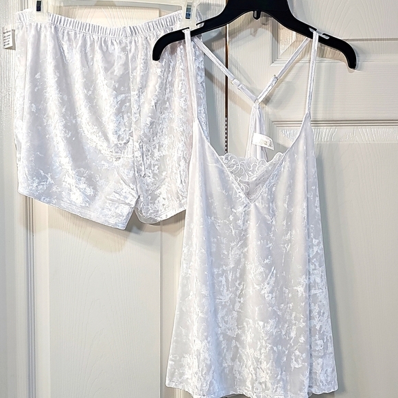 NWT Flora Nikrooz Rebecca Crushed Velvet Cami & Shorts Pajama Set Ivory XL - Picture 1 of 13